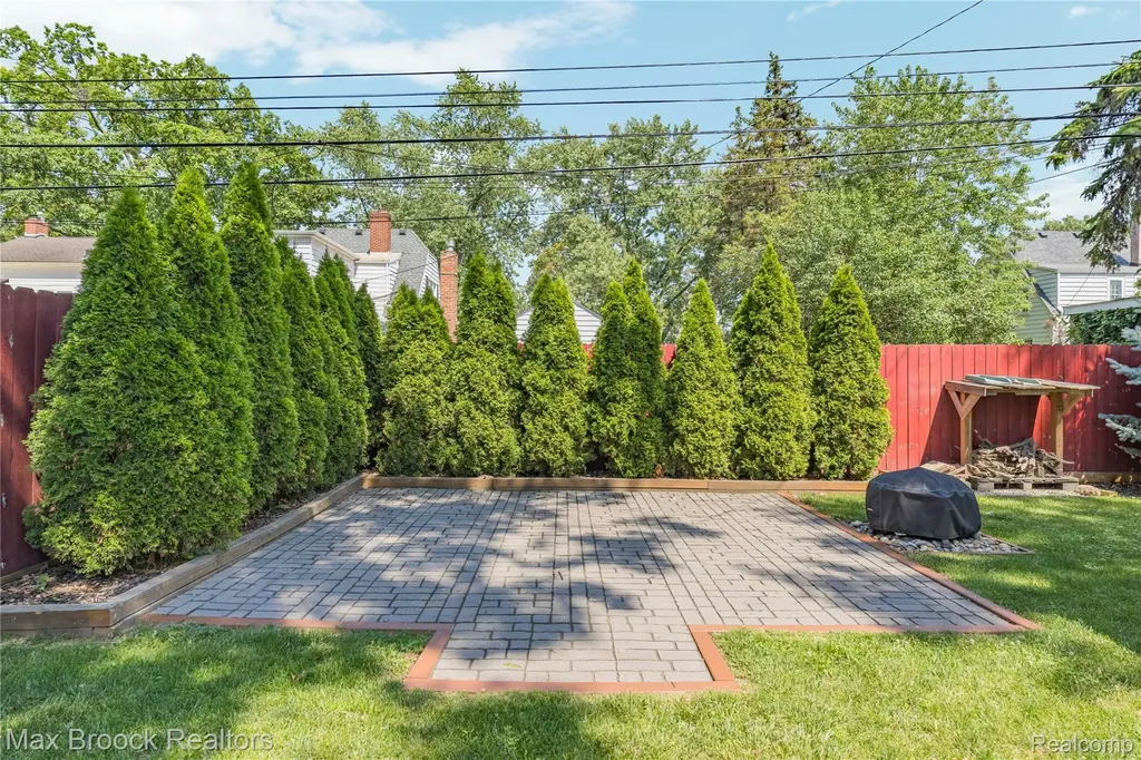 808 N Edgeworth Avenue Royal Oak City MI 48067