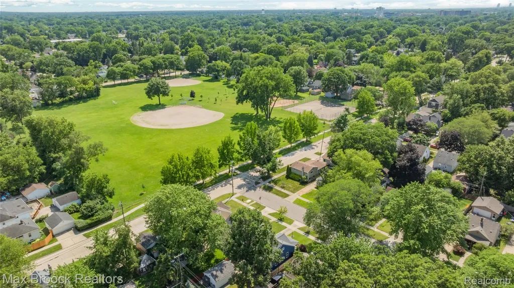 808 N Edgeworth Avenue Royal Oak City MI 48067