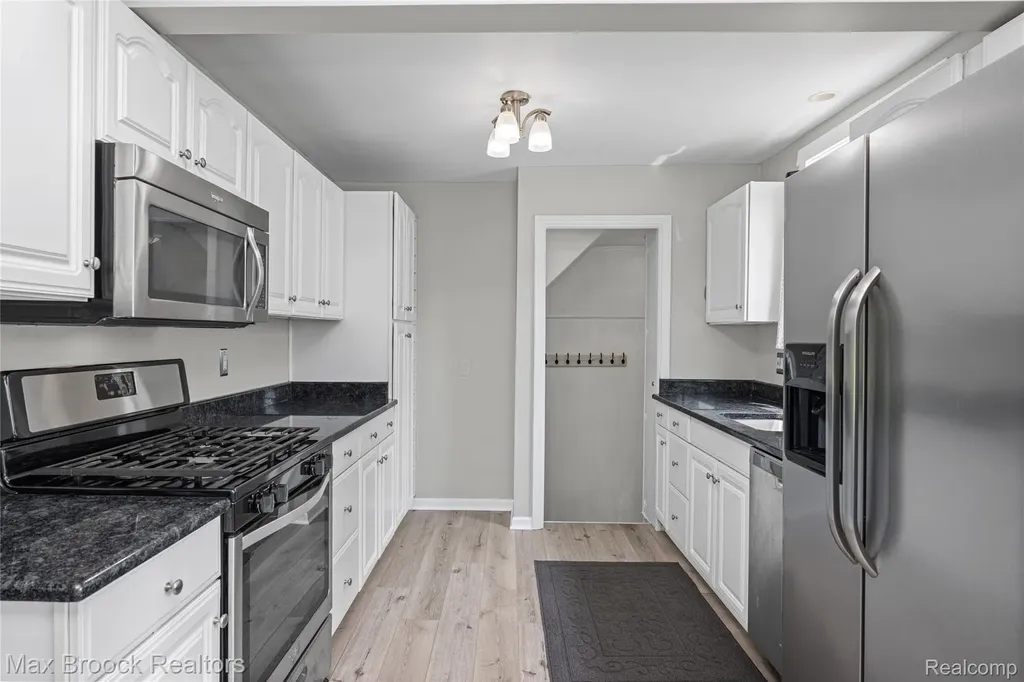 808 N Edgeworth Avenue Royal Oak City MI 48067
