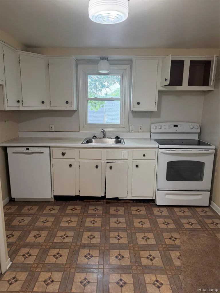 317 E Maplehurst Street E Ferndale City MI 48220