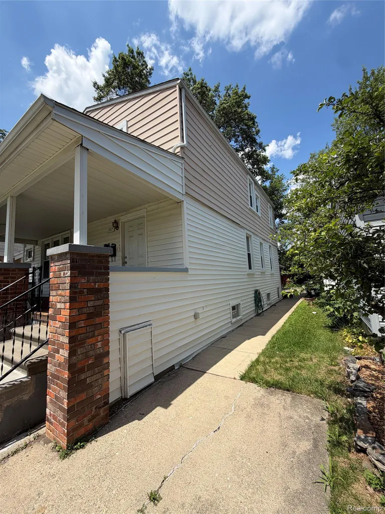 317 E Maplehurst Street E Ferndale City MI 48220