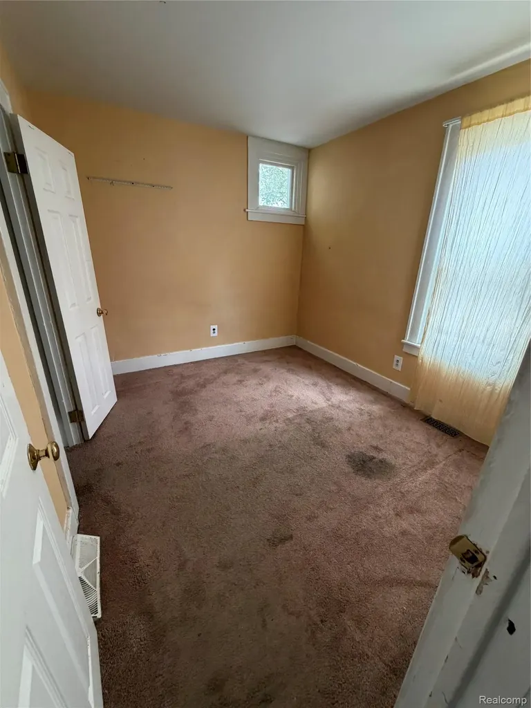 317 E Maplehurst Street E Ferndale City MI 48220