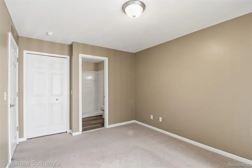 1091 Beaver Run Troy City MI 48083
