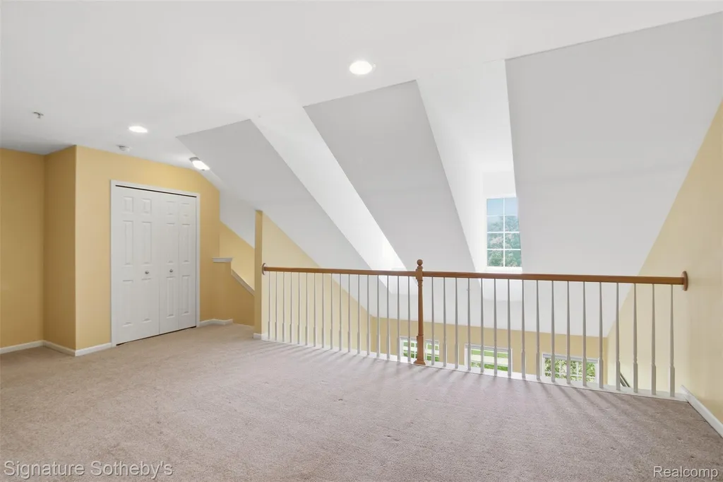 1091 Beaver Run Troy City MI 48083