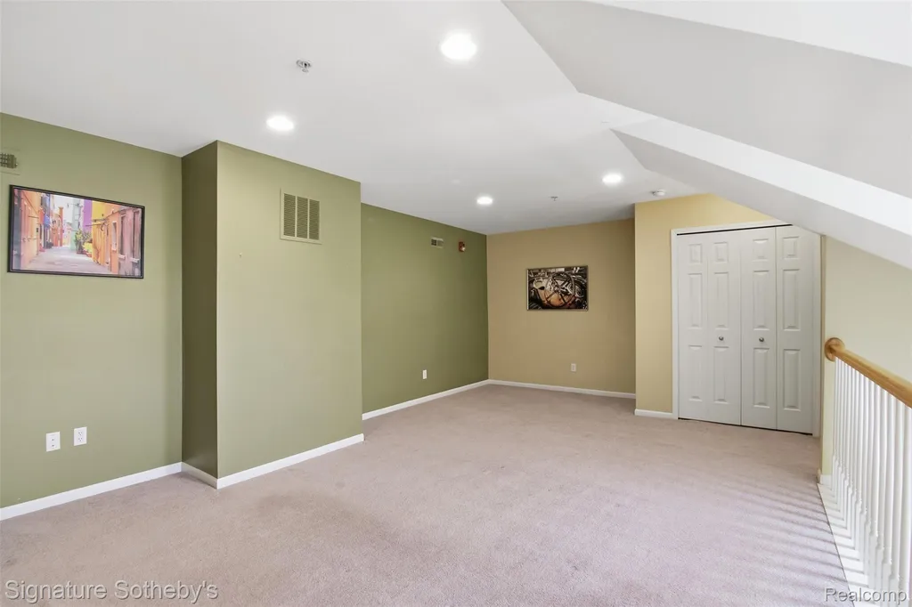 1091 Beaver Run Troy City MI 48083