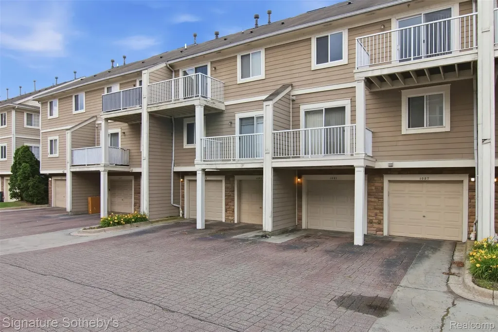 1091 Beaver Run Troy City MI 48083