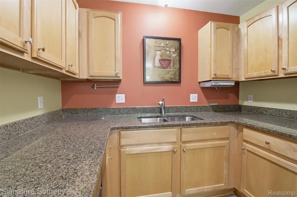 1091 Beaver Run Troy City MI 48083