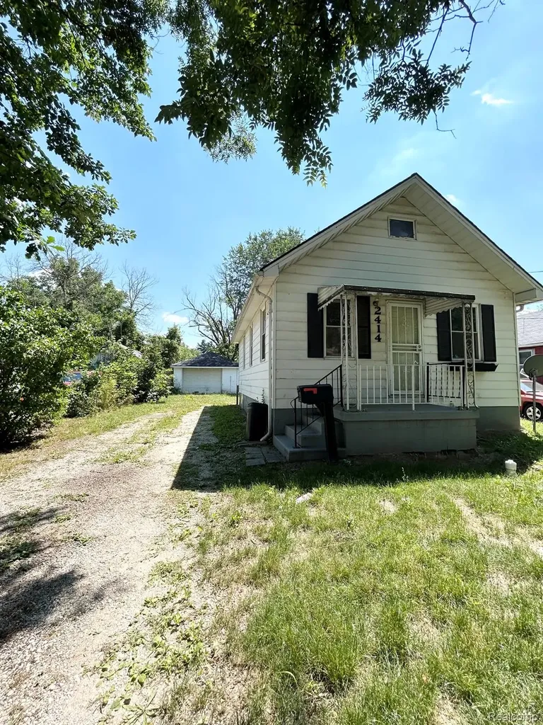 2414 Thom Street Flint City MI 48506