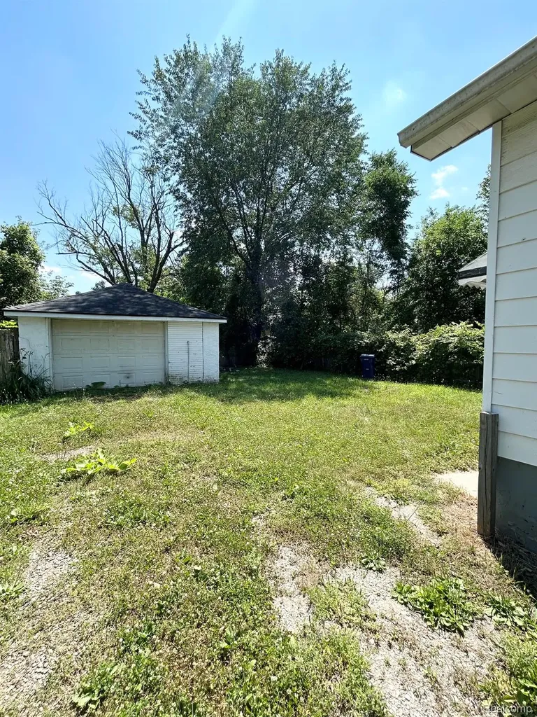 2414 Thom Street Flint City MI 48506