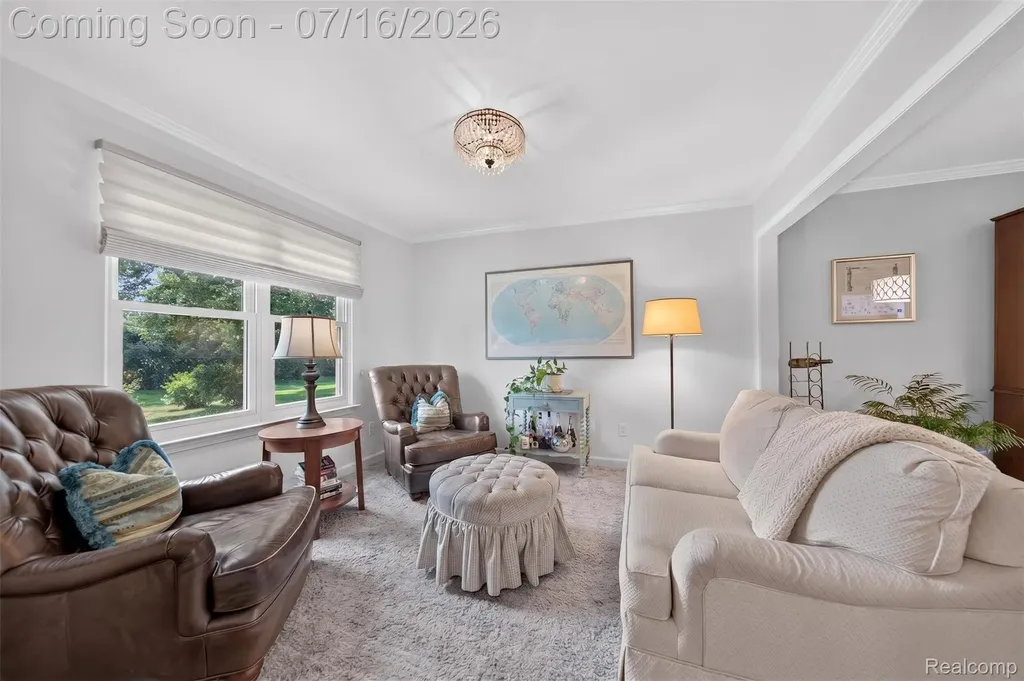 2305 Huntington Drive Lake Orion Village MI 48360