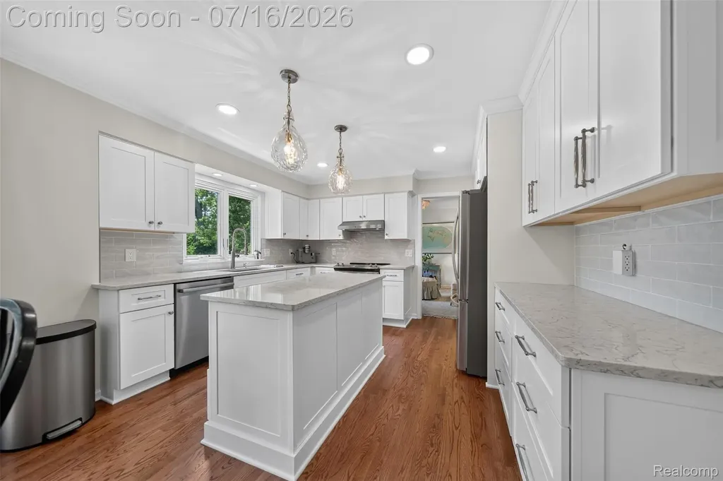 2305 Huntington Drive Lake Orion Village MI 48360