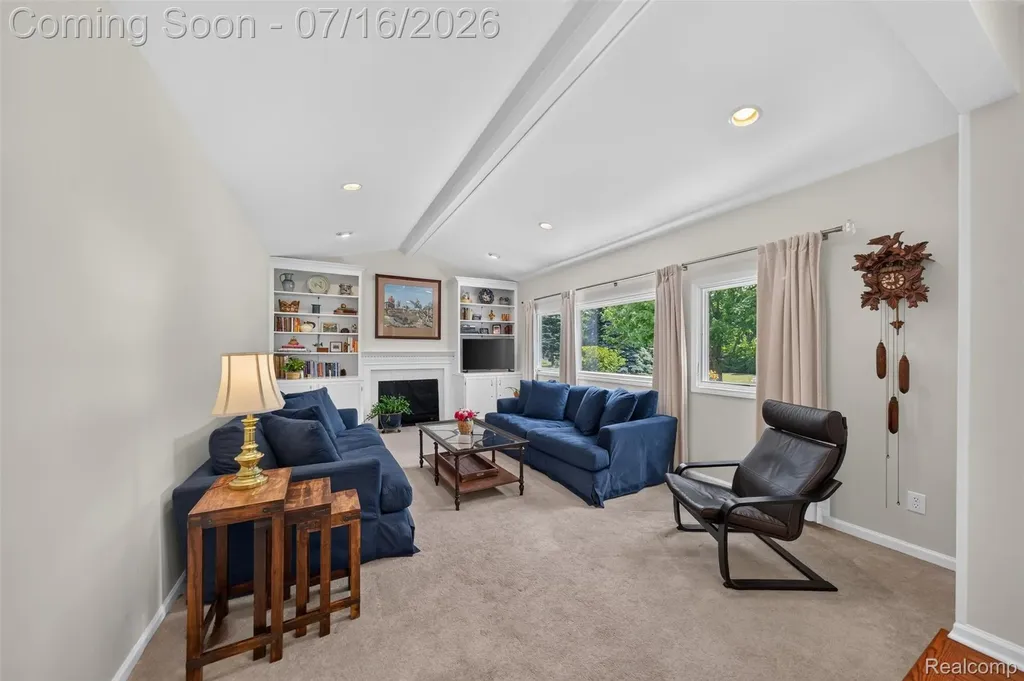 2305 Huntington Drive Lake Orion Village MI 48360