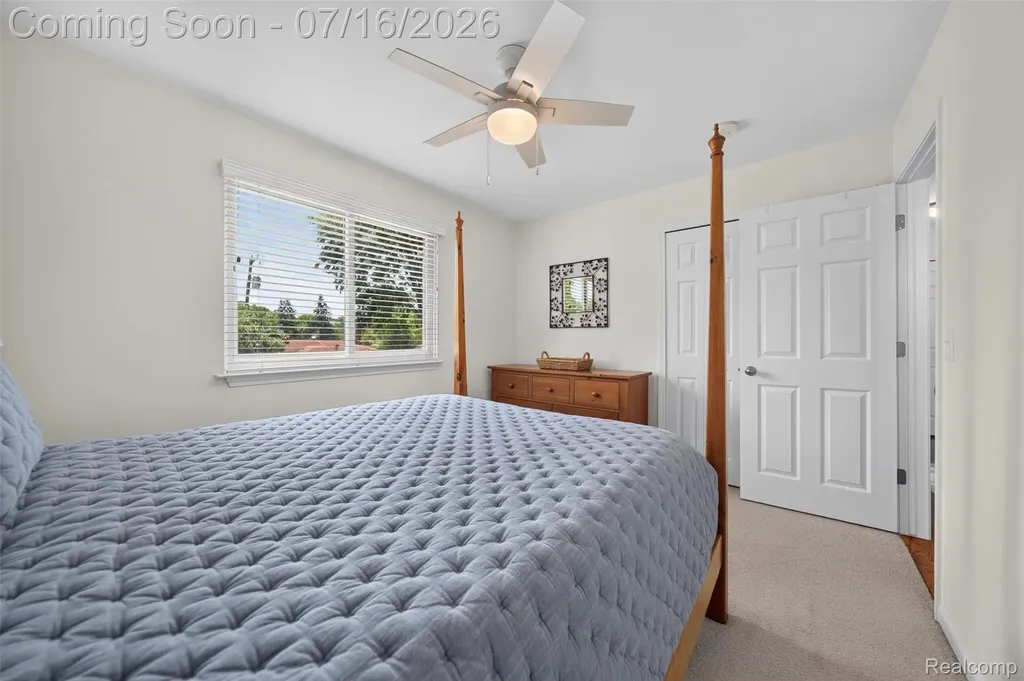 2305 Huntington Drive Lake Orion Village MI 48360