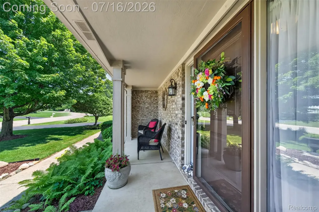 2305 Huntington Drive Lake Orion Village MI 48360