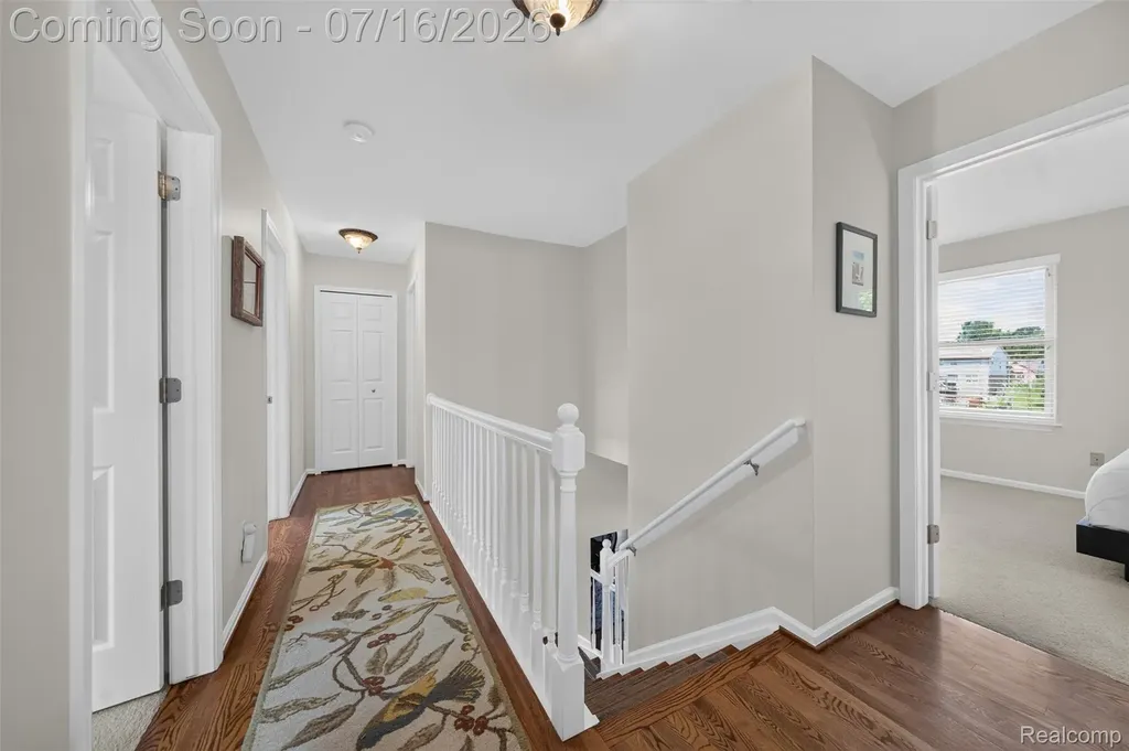 2305 Huntington Drive Lake Orion Village MI 48360