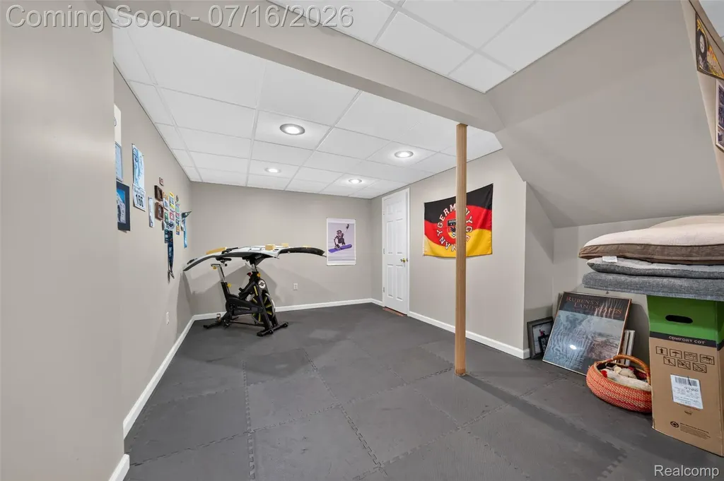 2305 Huntington Drive Lake Orion Village MI 48360