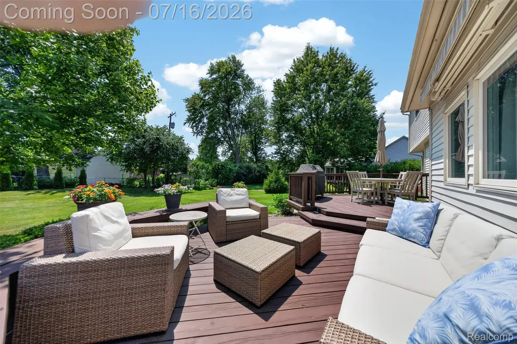 2305 Huntington Drive Lake Orion Village MI 48360