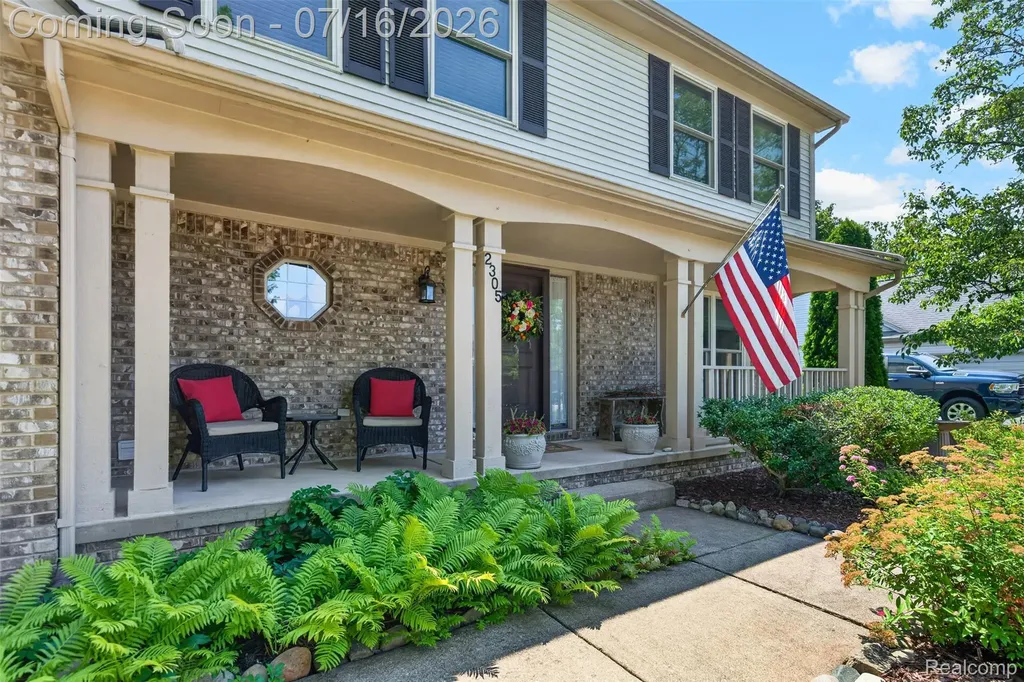2305 Huntington Drive Lake Orion Village MI 48360