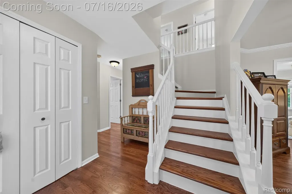 2305 Huntington Drive Lake Orion Village MI 48360