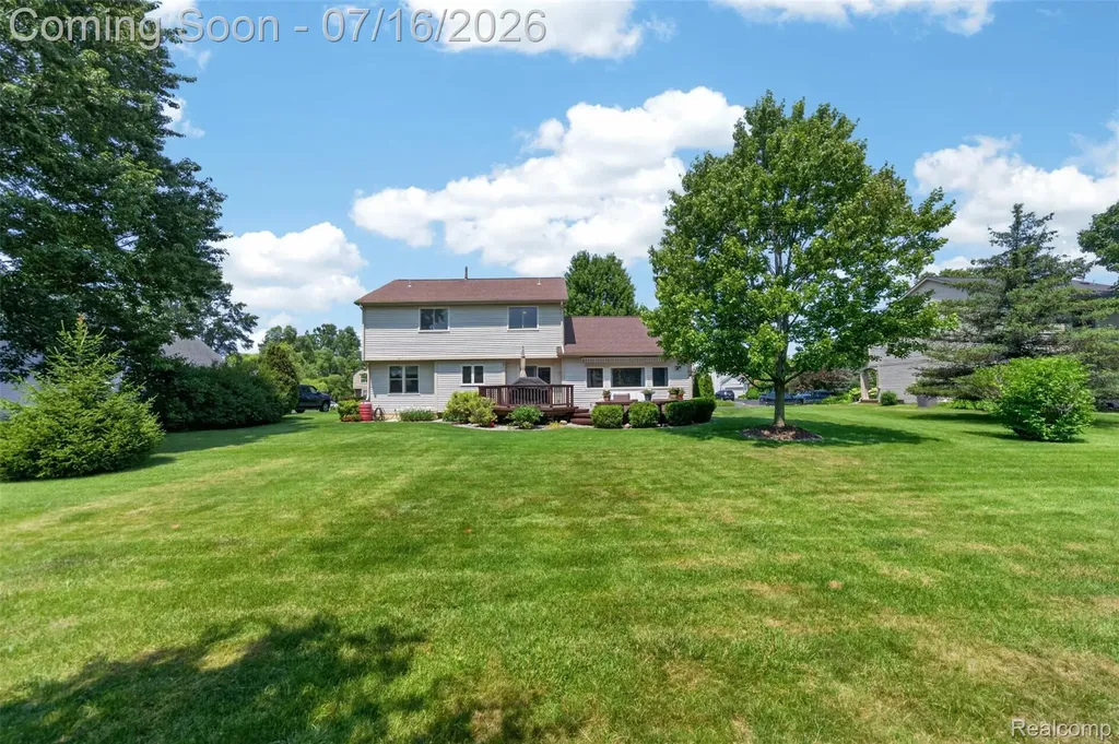 2305 Huntington Drive Lake Orion Village MI 48360