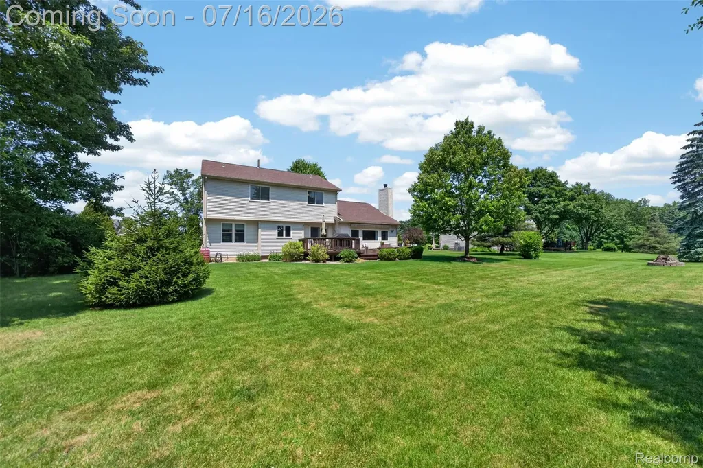 2305 Huntington Drive Lake Orion Village MI 48360