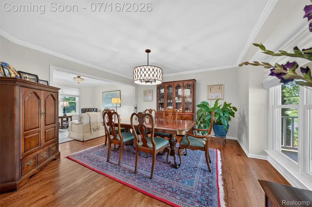 2305 Huntington Drive Lake Orion Village MI 48360