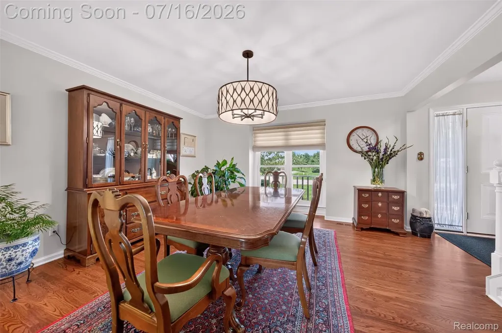 2305 Huntington Drive Lake Orion Village MI 48360