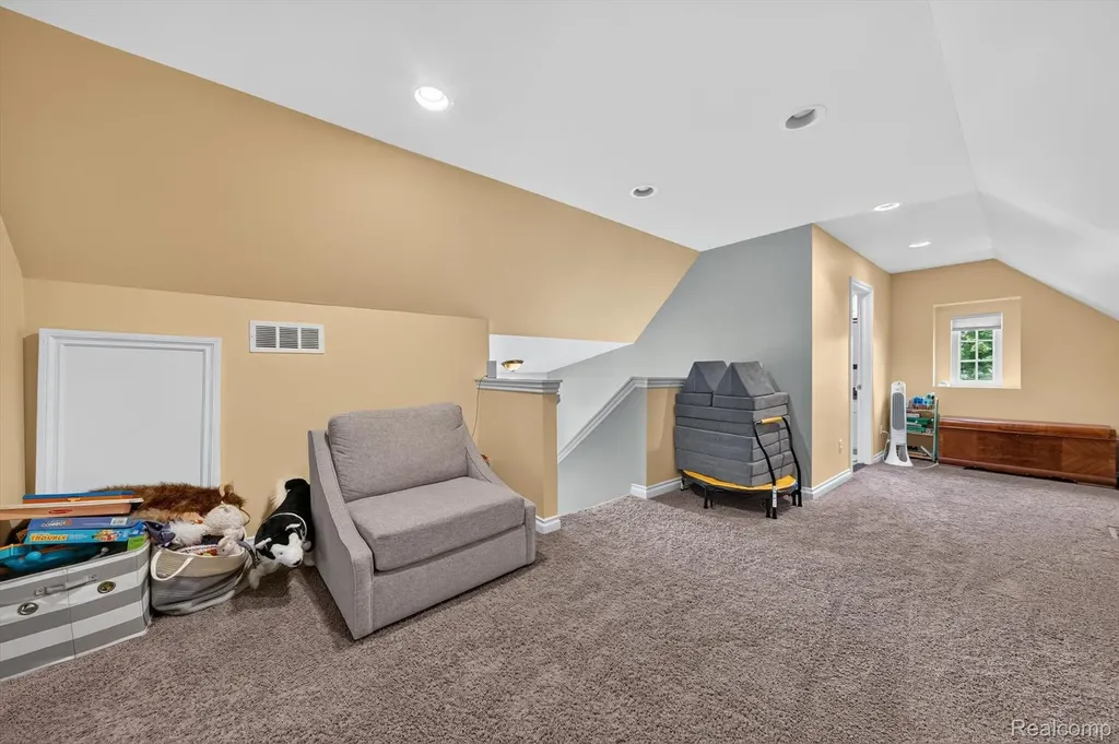 1263 Davis Avenue Birmingham City MI 48009