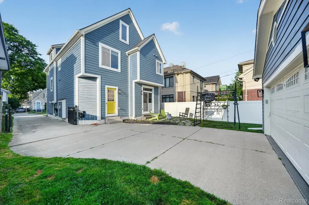1263 Davis Avenue Birmingham City MI 48009