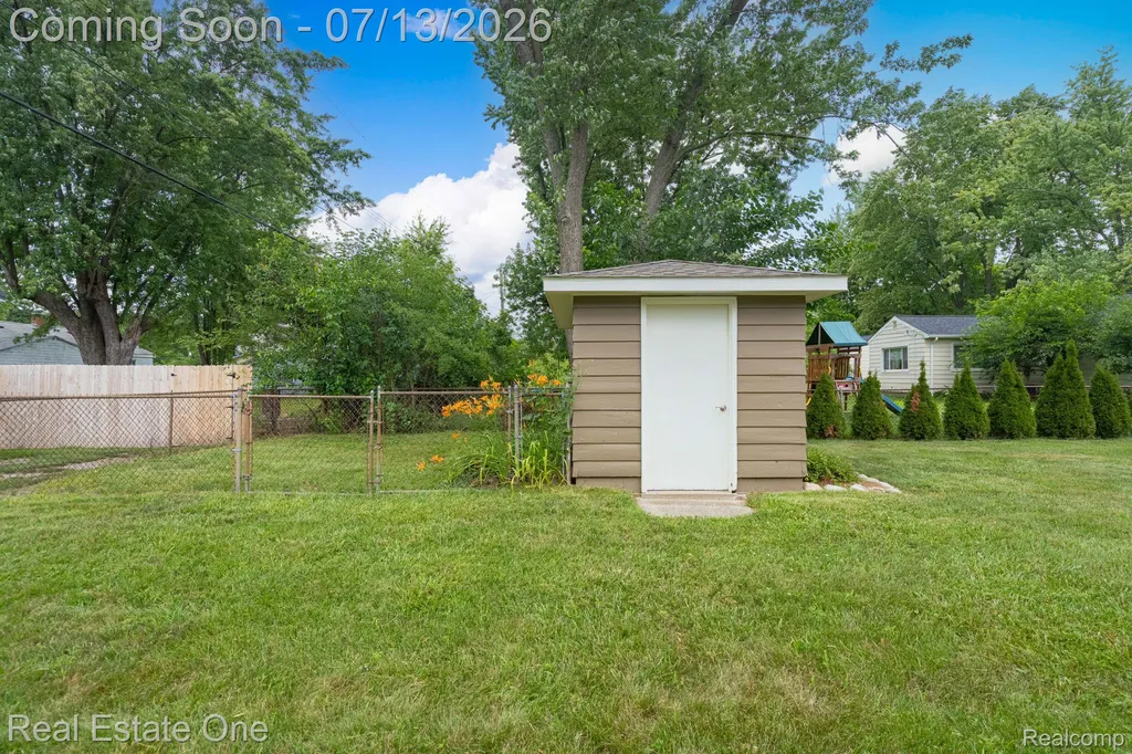5009 Frankwill Avenue Independence Charter Township MI 48346