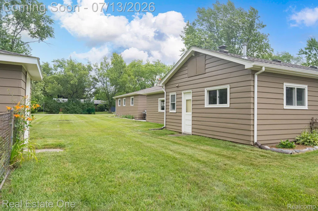5009 Frankwill Avenue Independence Charter Township MI 48346