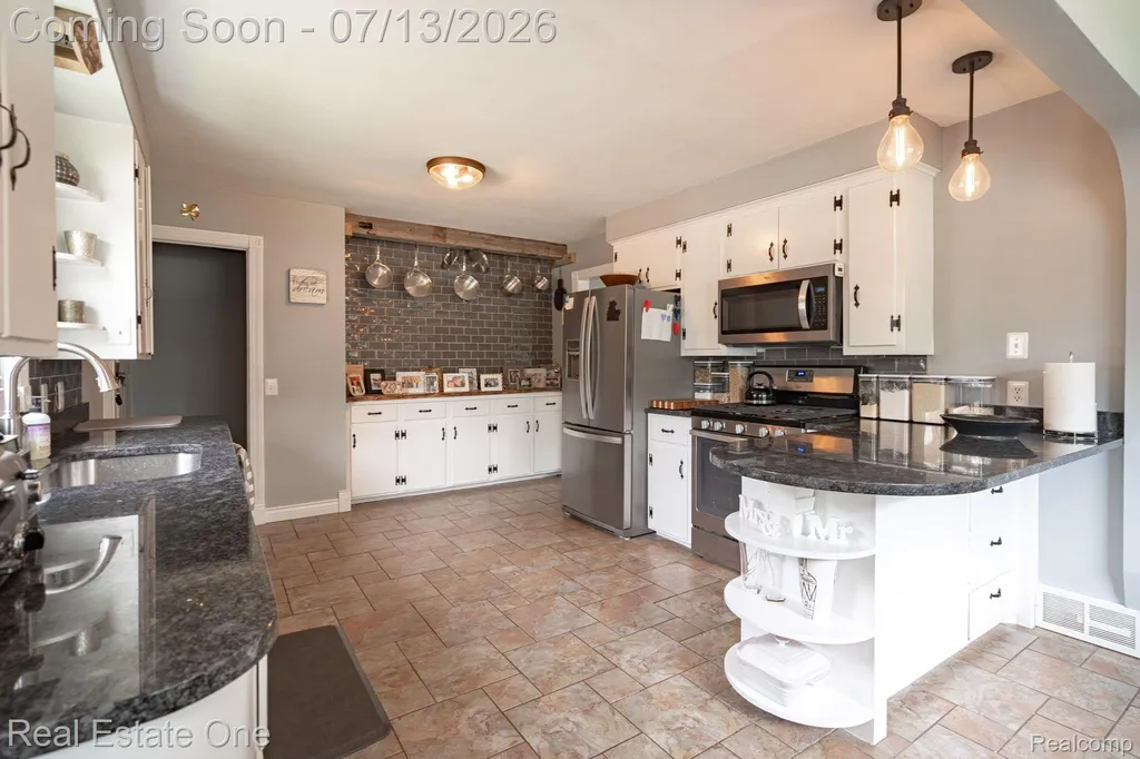 5009 Frankwill Avenue Independence Charter Township MI 48346