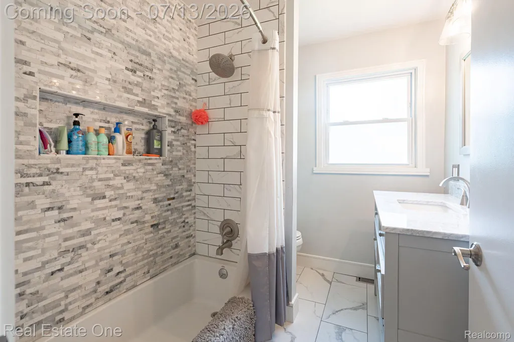 5009 Frankwill Avenue Independence Charter Township MI 48346