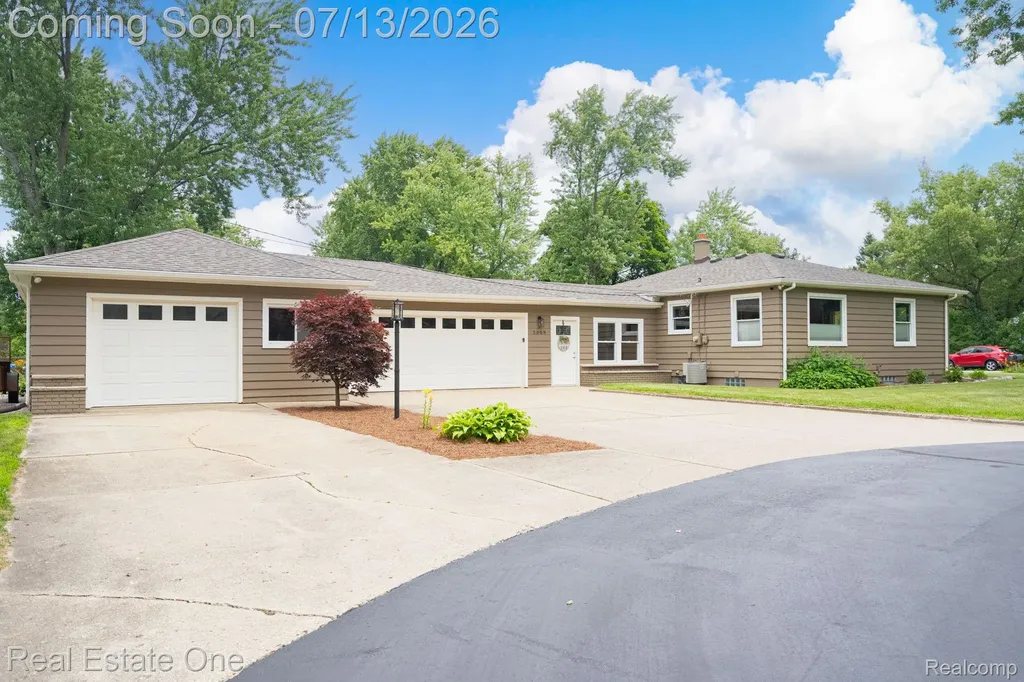 5009 Frankwill Avenue Independence Charter Township MI 48346