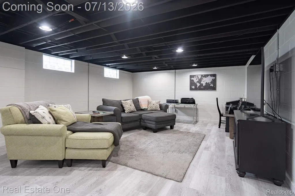 5009 Frankwill Avenue Independence Charter Township MI 48346