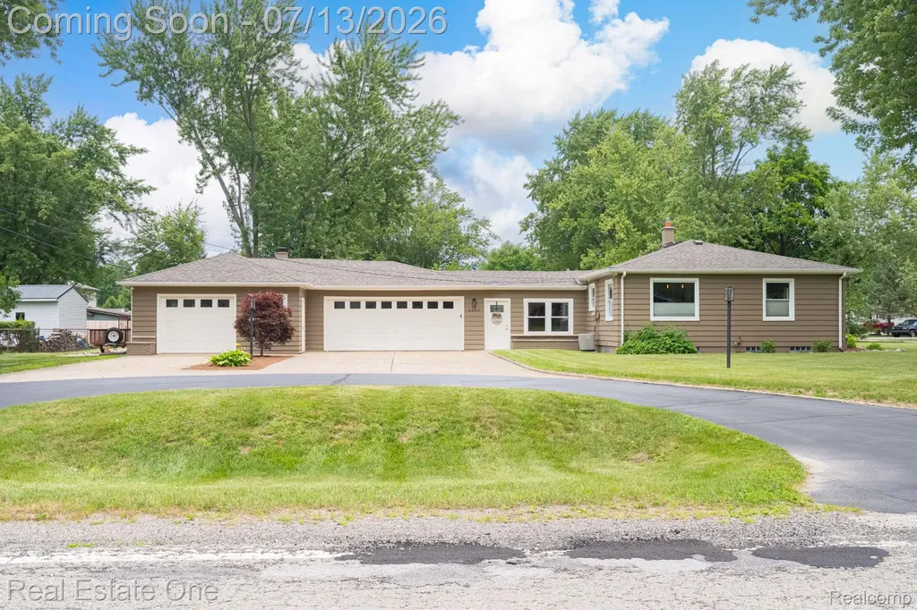 5009 Frankwill Avenue Independence Charter Township MI 48346