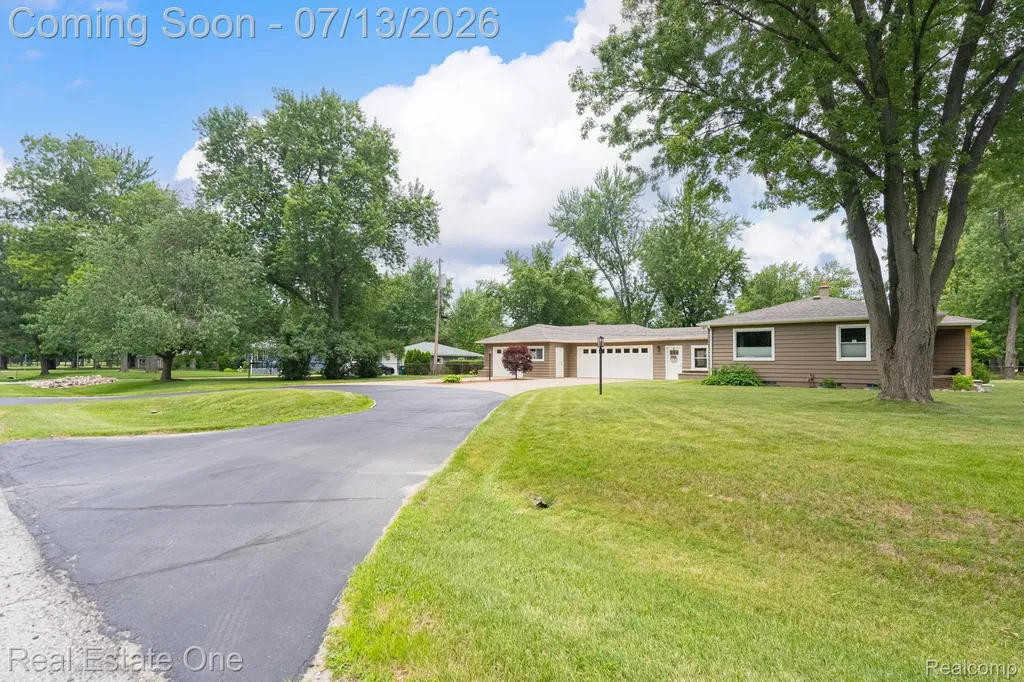 5009 Frankwill Avenue Independence Charter Township MI 48346