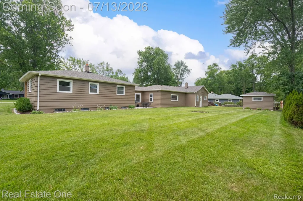 5009 Frankwill Avenue Independence Charter Township MI 48346
