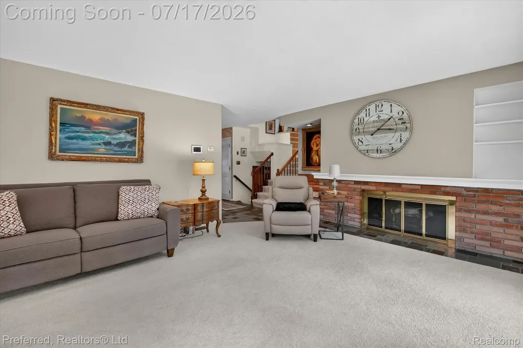 22519 Woodrising Lane Farmington Hills City MI 48335