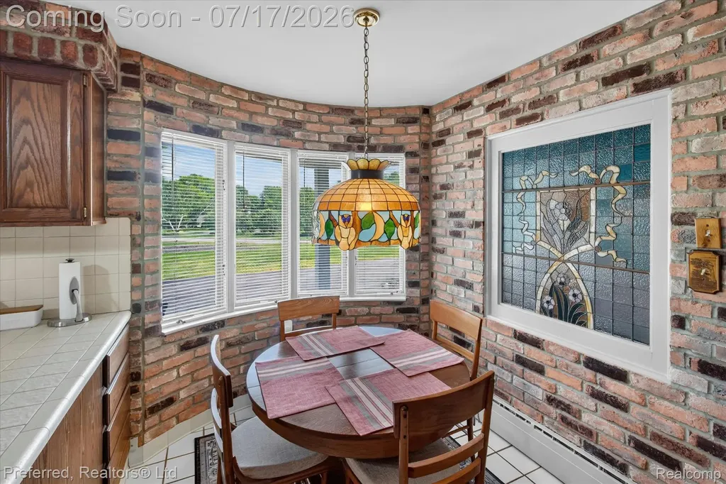 22519 Woodrising Lane Farmington Hills City MI 48335