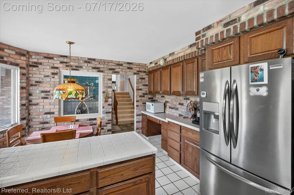 22519 Woodrising Lane Farmington Hills City MI 48335