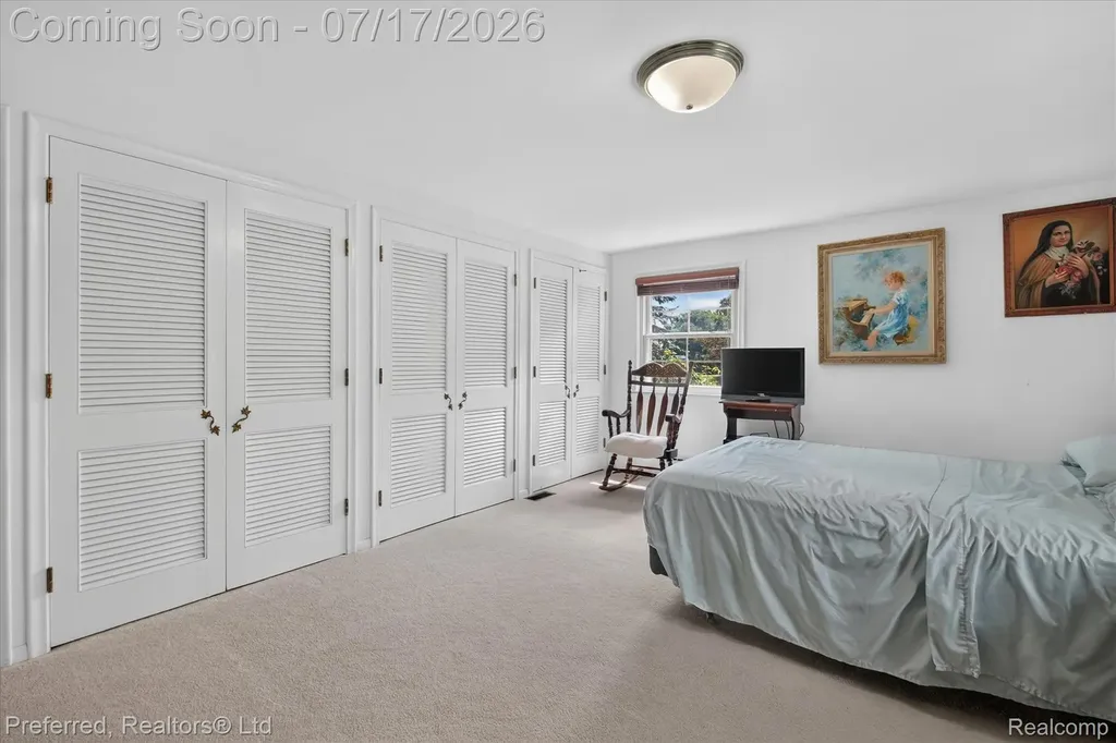22519 Woodrising Lane Farmington Hills City MI 48335
