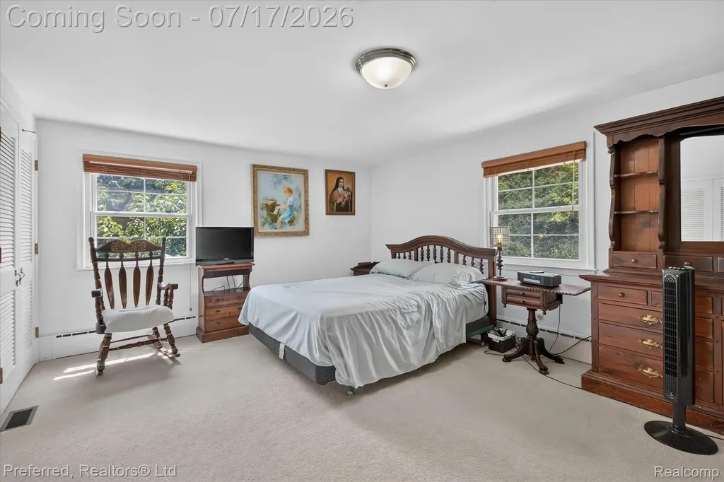 22519 Woodrising Lane Farmington Hills City MI 48335