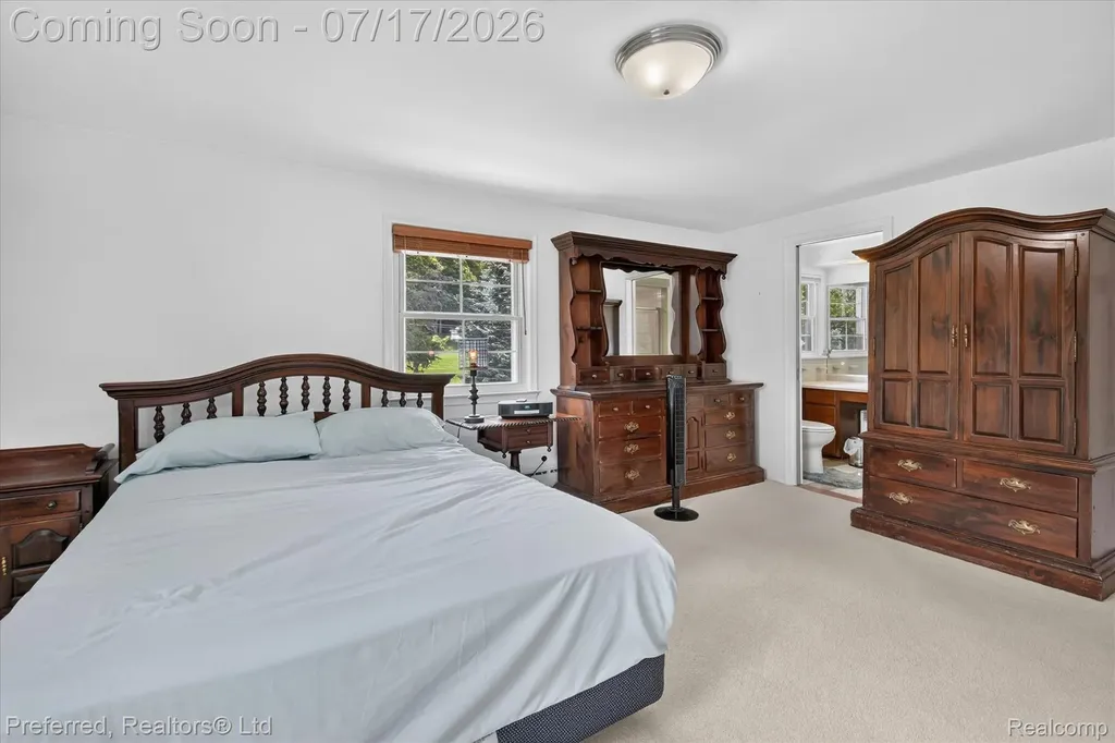 22519 Woodrising Lane Farmington Hills City MI 48335