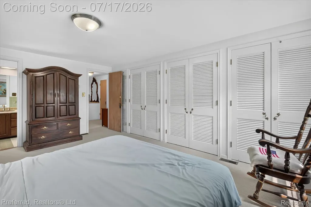 22519 Woodrising Lane Farmington Hills City MI 48335
