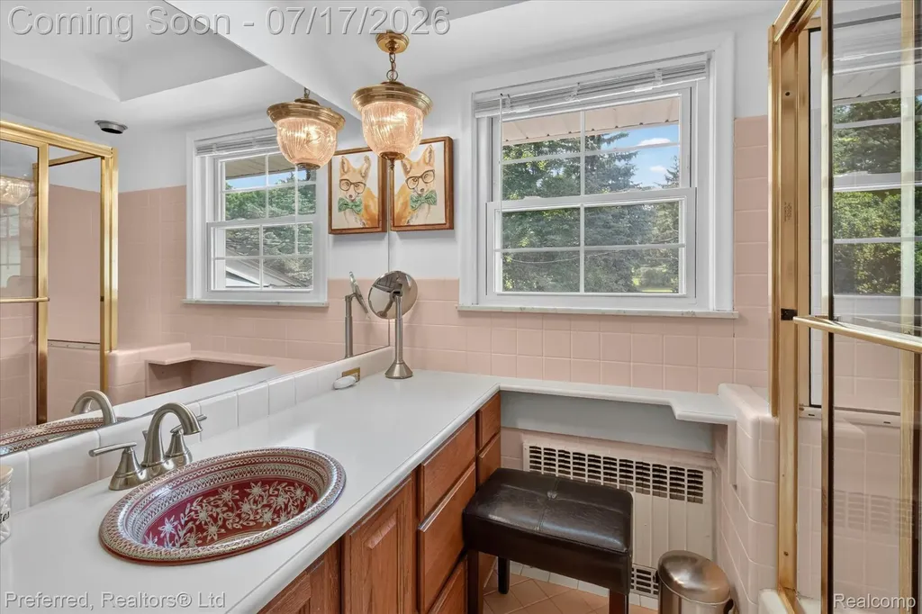 22519 Woodrising Lane Farmington Hills City MI 48335