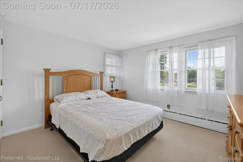 22519 Woodrising Lane Farmington Hills City MI 48335