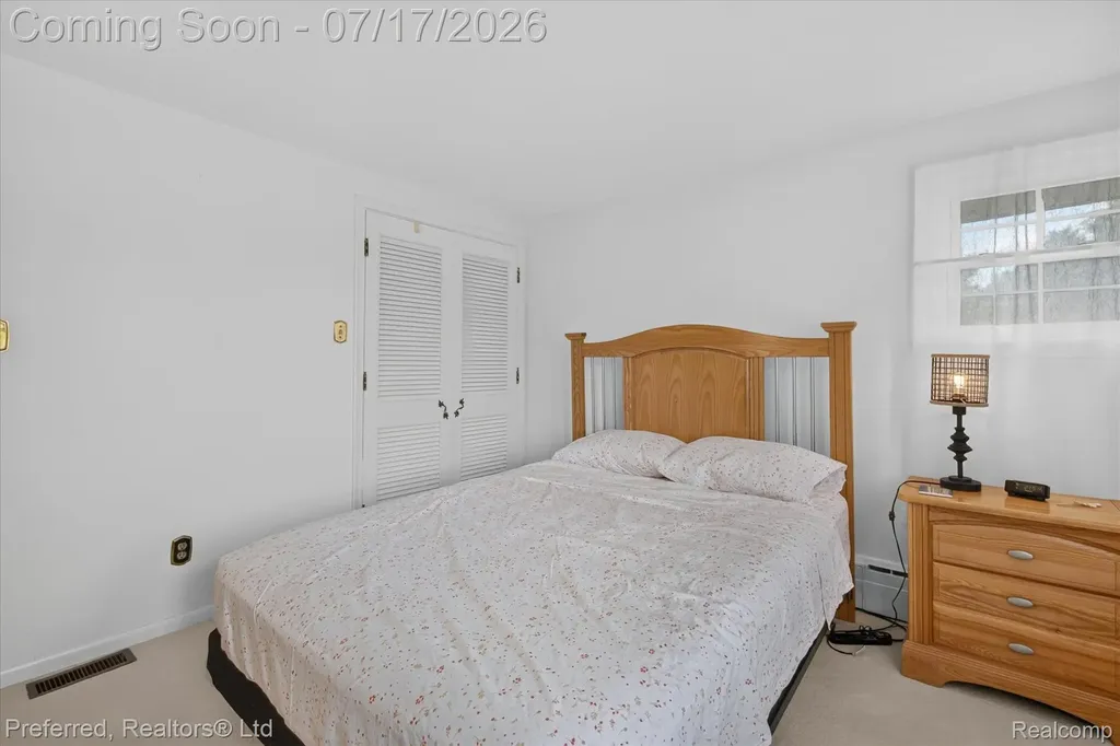 22519 Woodrising Lane Farmington Hills City MI 48335