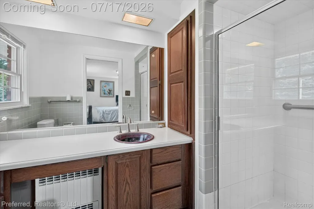 22519 Woodrising Lane Farmington Hills City MI 48335