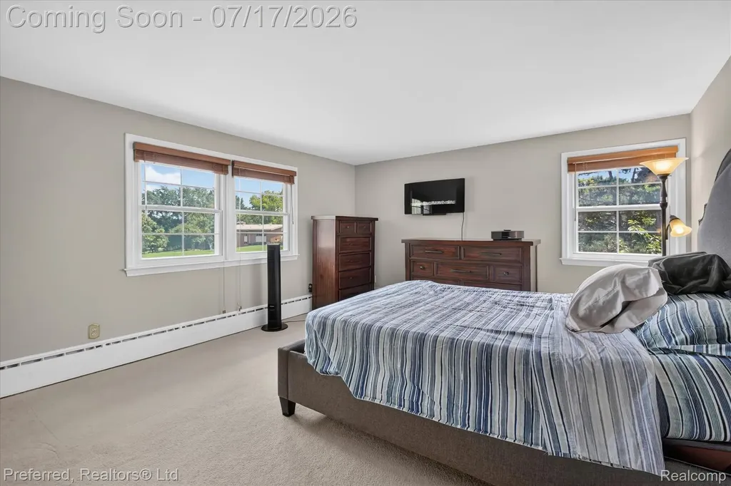 22519 Woodrising Lane Farmington Hills City MI 48335